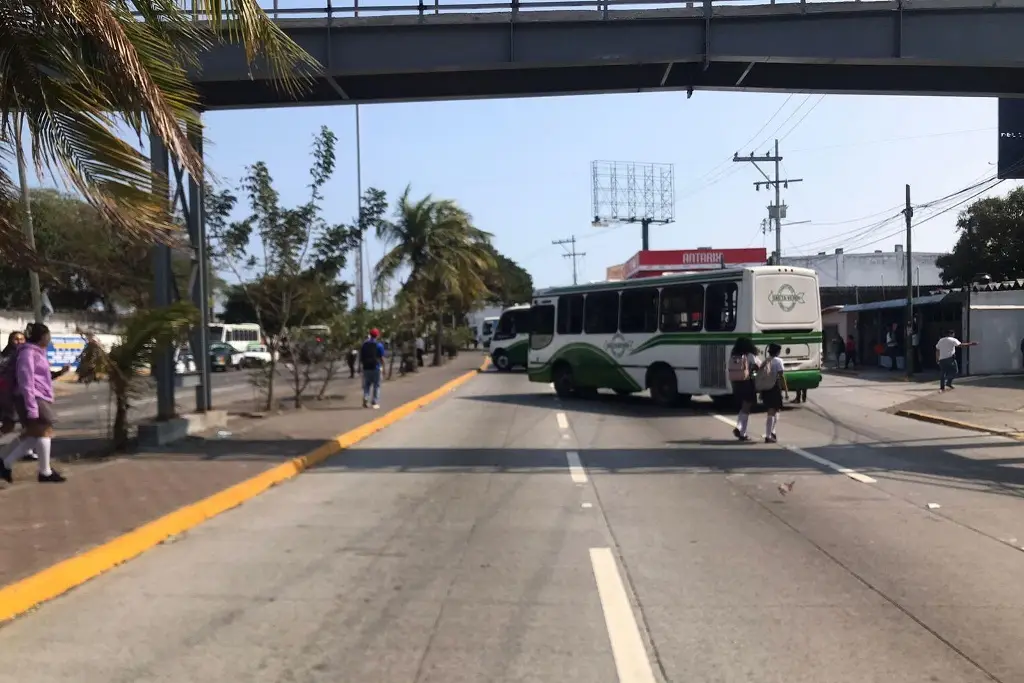 Imagen ¿Qué piden y por qué la ruta Saeta bloqueó vialidades en Veracruz?
