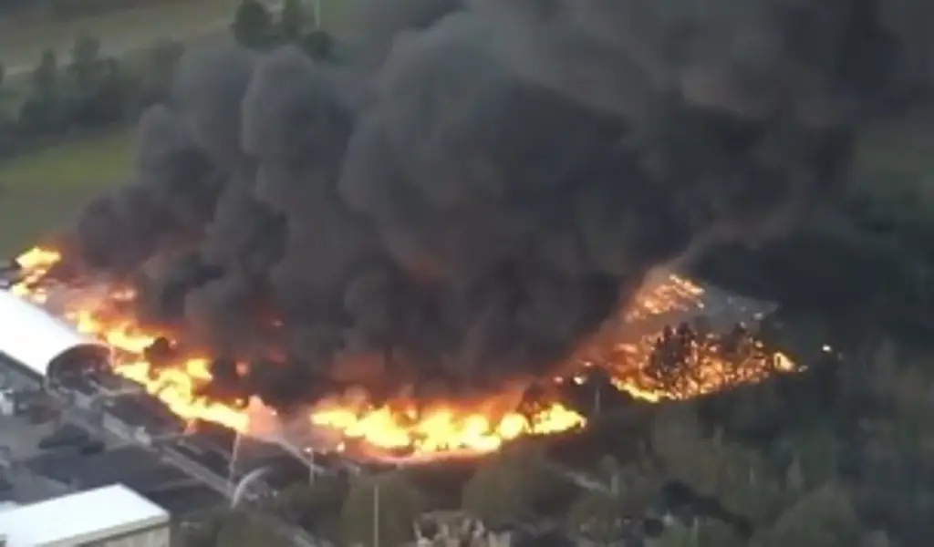 Imagen Incendio masivo en Kissimmee, Florida
