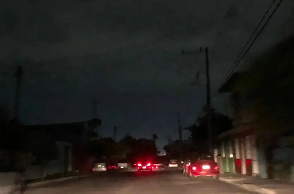 Imagen Bulevar Ávila Camacho y calles cercanas, sin luz por norte en Veracruz