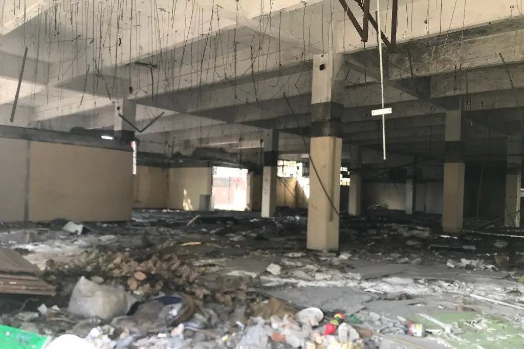 Imagen Lo que eran oficinas del IMSS en Veracruz, se han vuelto un peligro 