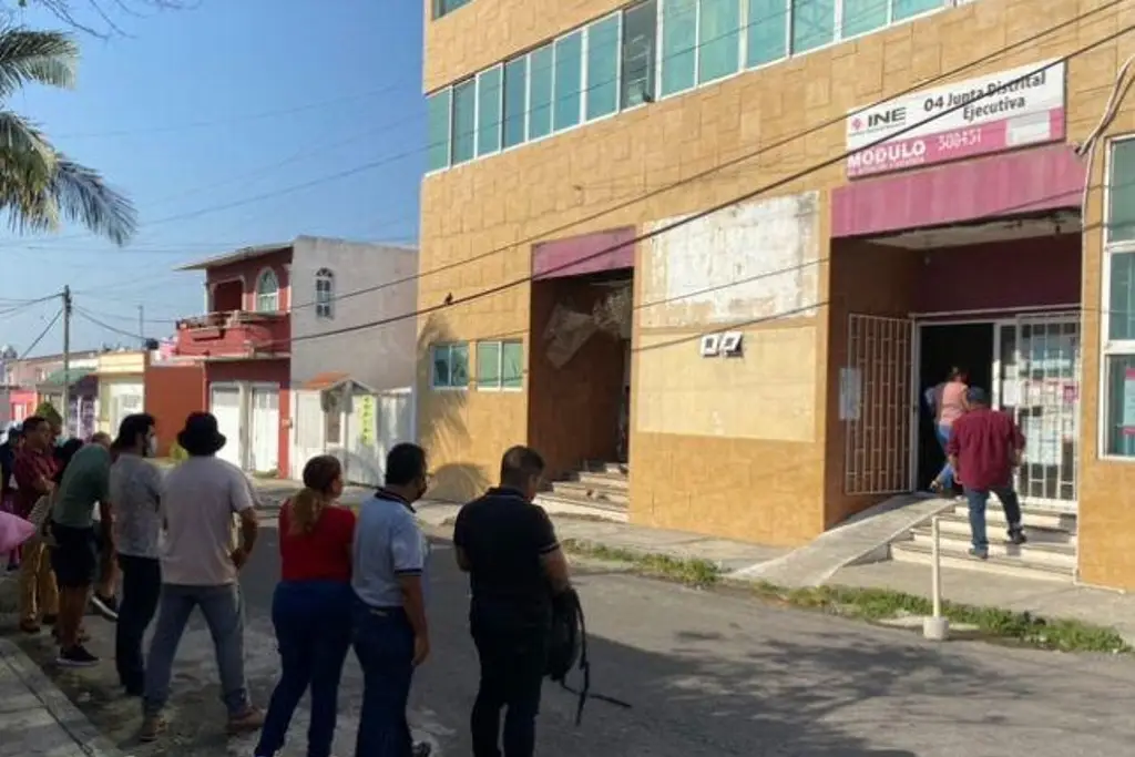 Imagen Así el servicio en módulo del INE en Veracruz