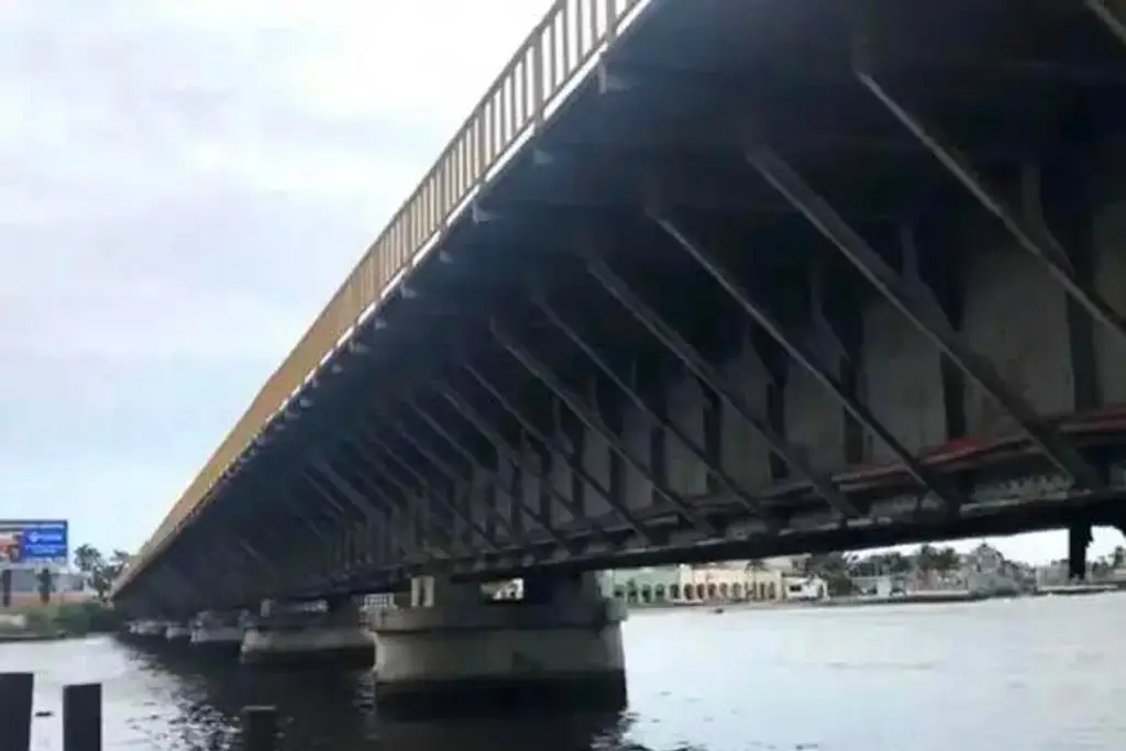 Imagen Vemos lejano se construya puente de Boca del Río-Riviera Veracruzana: Unanue