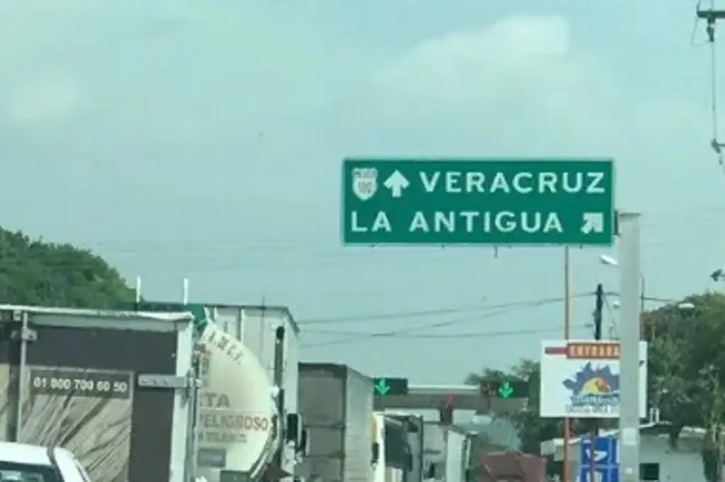 Imagen Se registra fuerte accidente automovilístico cerca de la caseta de La Antigua 