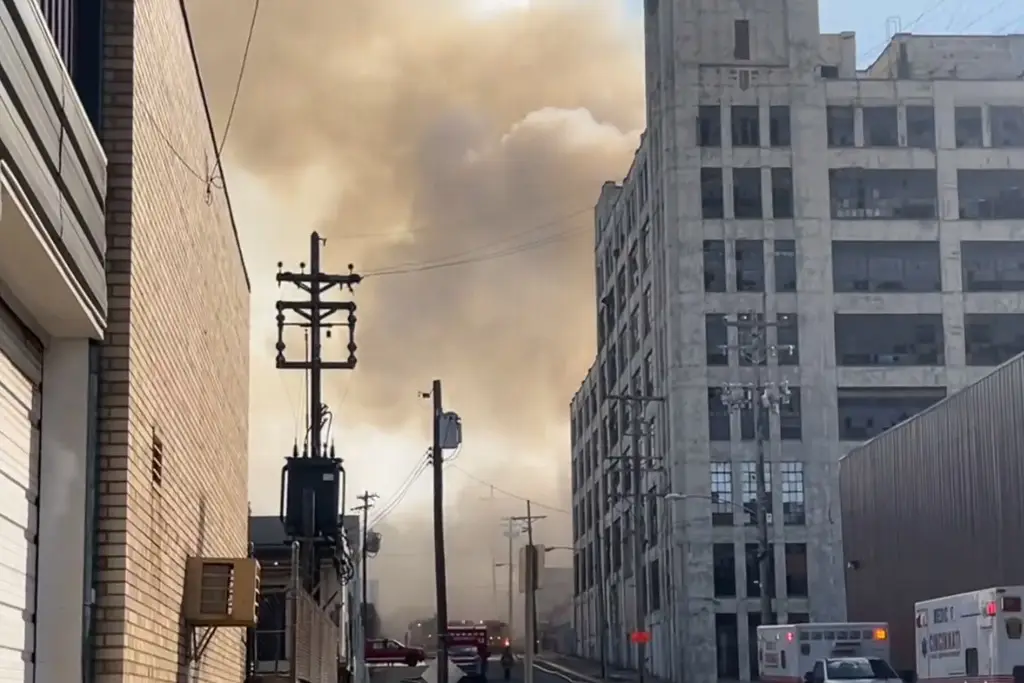 Imagen Reportan fuerte incendio en edificio de Cincinnati, Ohio (+Video)