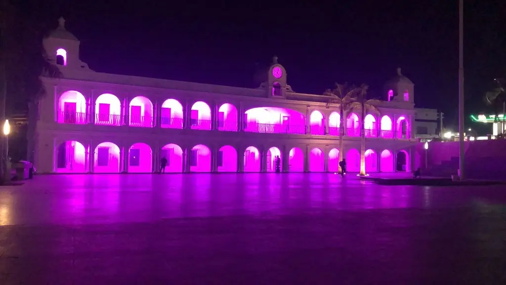 Imagen Iluminan de morado el Palacio Municipal de Boca del Río por Día de la Mujer