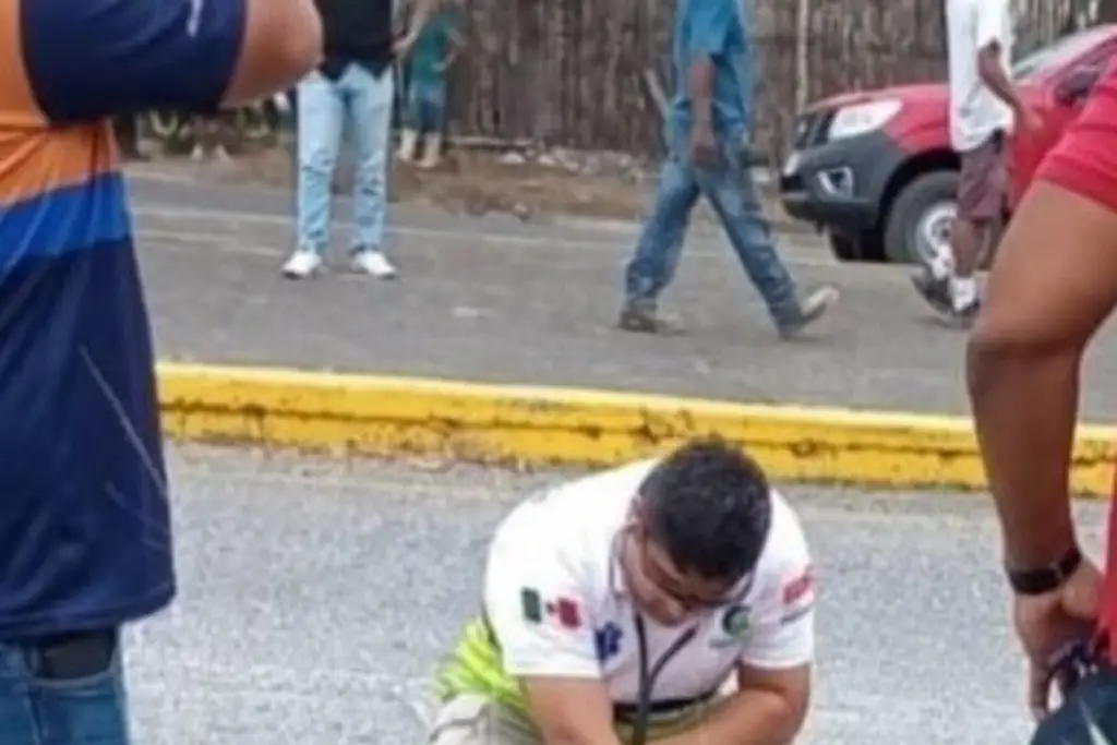Imagen Trailer atropella y mata a joven motociclista en carretera de Veracruz