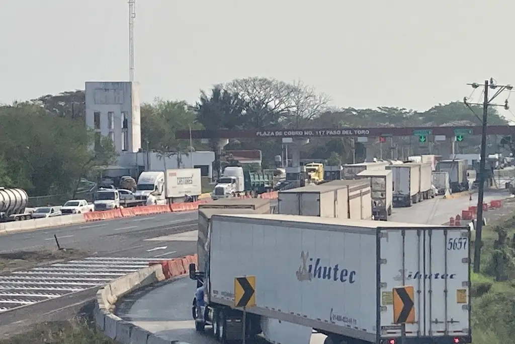 Imagen Se mantiene la carga vehicular en caseta de cobro del Paso del Toro, Veracruz