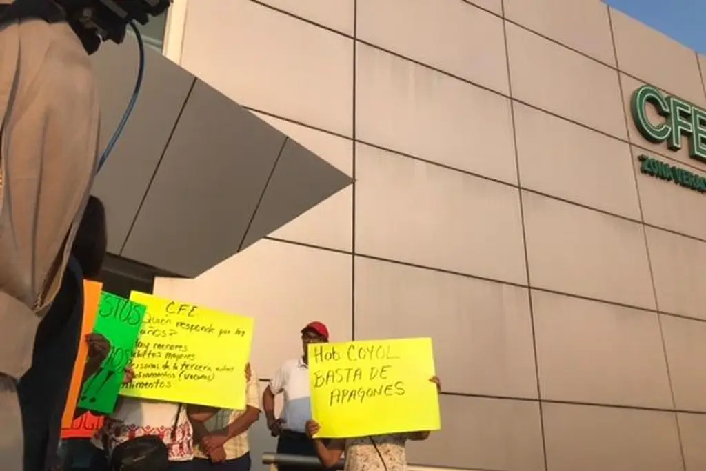 Hartos de apagones en El Coyol, vecinos protestan en CFE y esto ...