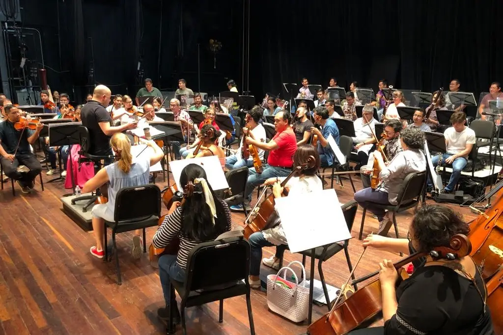Imagen El viernes dirige a la Filarmónica de Boca del Río-Veracruz, el miércoles a la Orquesta Real en Bélgica