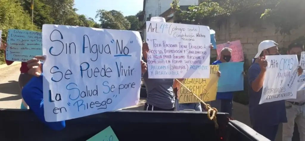 Imagen Vecinos bloquean acceso al relleno sanitario de Xalapa para exigir red de agua potable