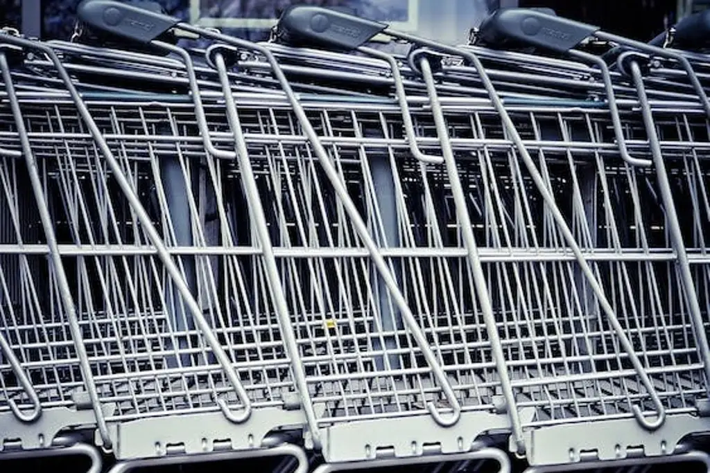 Imagen Clientes encuentran cuerpo de un hombre dentro de carrito de supermercado