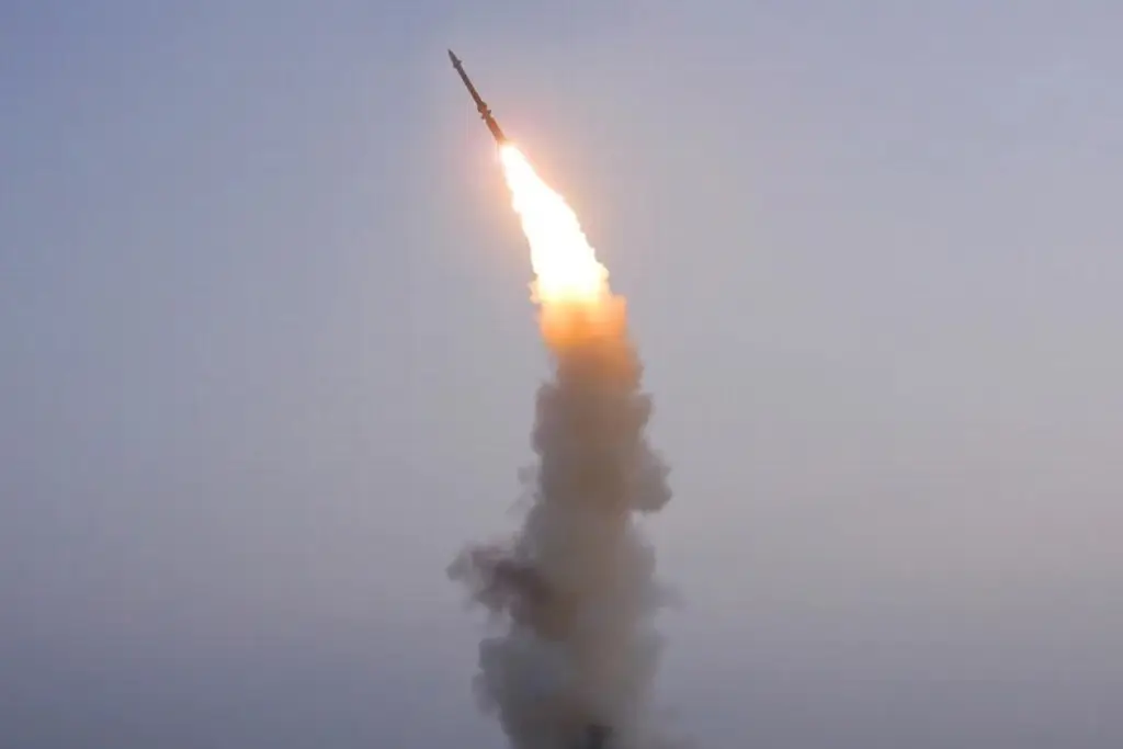 Imagen Corea del Norte lanza misil por 