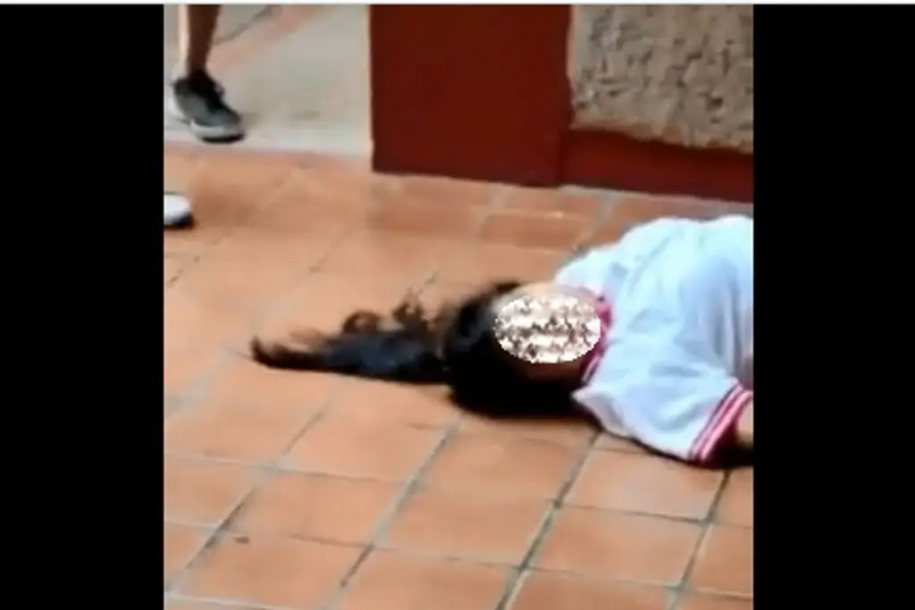 Imagen Alumna de secundaria queda inconsciente tras pelea con compañera (+Video)