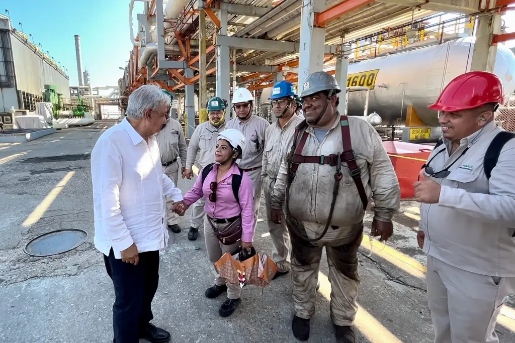 Imagen AMLO visita refinería en Minatitlán, Veracruz