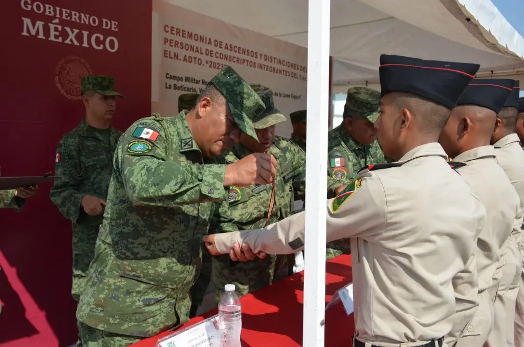 Imagen Sedena entrega ascensos y distinciones a conscriptos del Servicio Militar 
