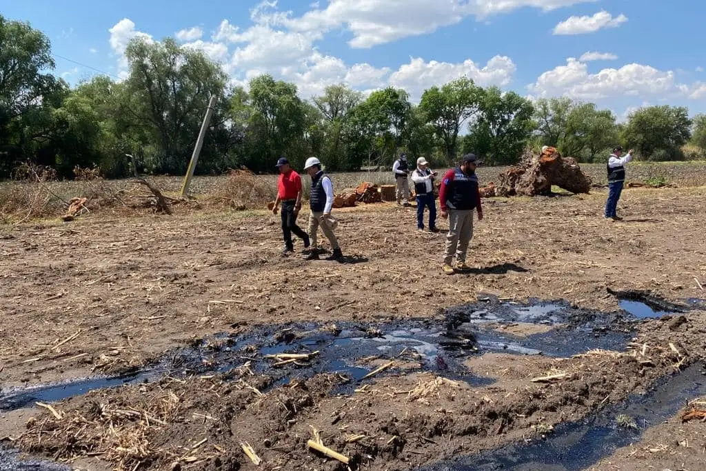 Imagen Por fuga en ducto de Pemex se derraman 100 mil litros de crudo en río Tula