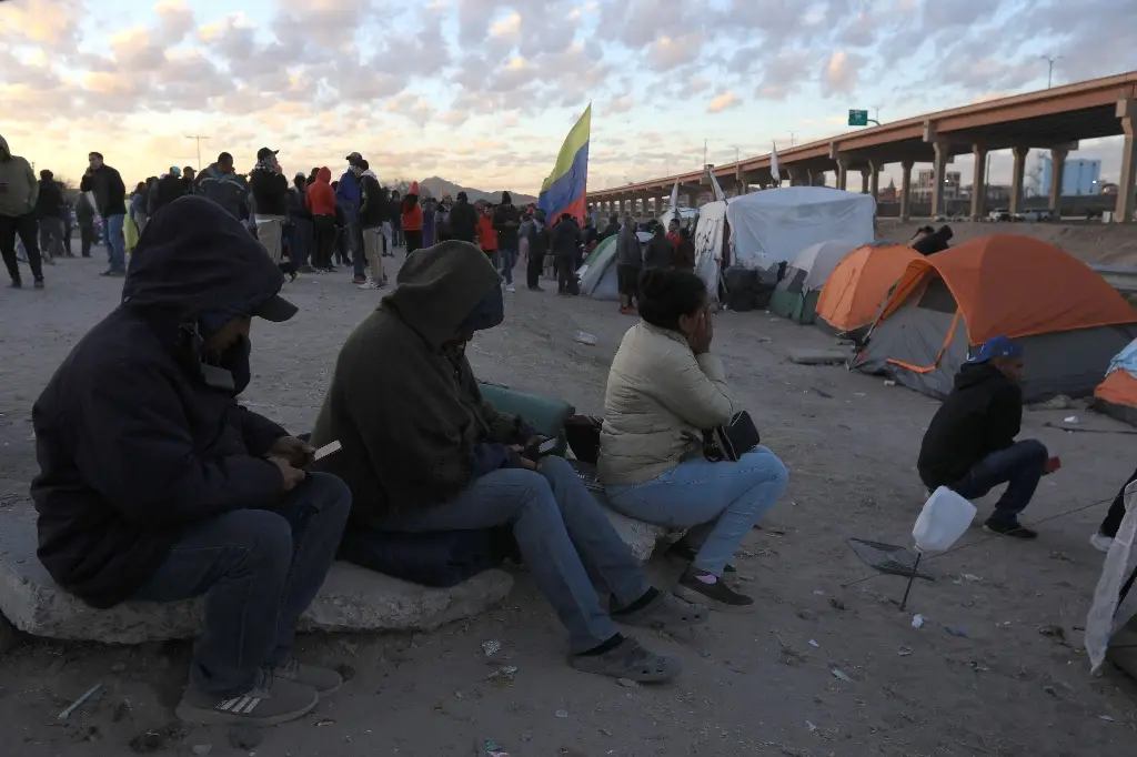 Imagen Autoridades mexicanas superadas por llegada de migrantes a frontera con EU