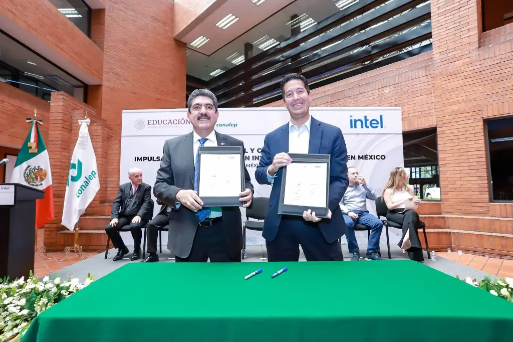 Imagen Conalep firma alianza con Intel para formar técnicos en inteligencia artificial