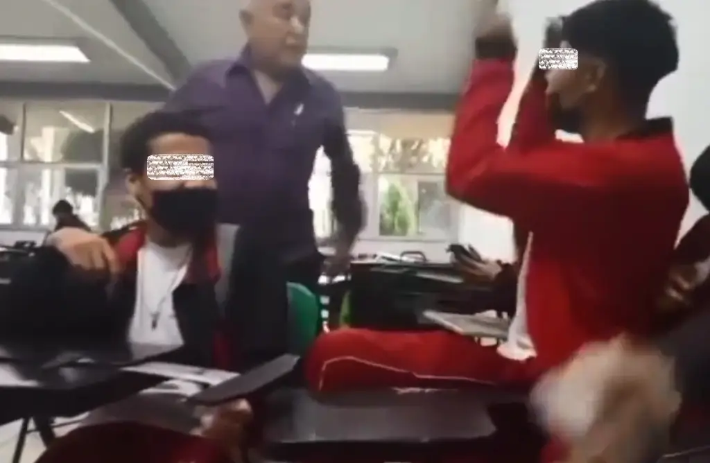 Imagen Destituyen a profesor del CBTis que retó a golpes a alumno de bachillerato 
