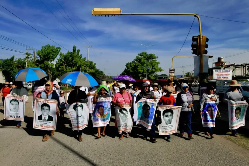 Detienen a 9 policías municipales y estatales de Guerrero por caso ...