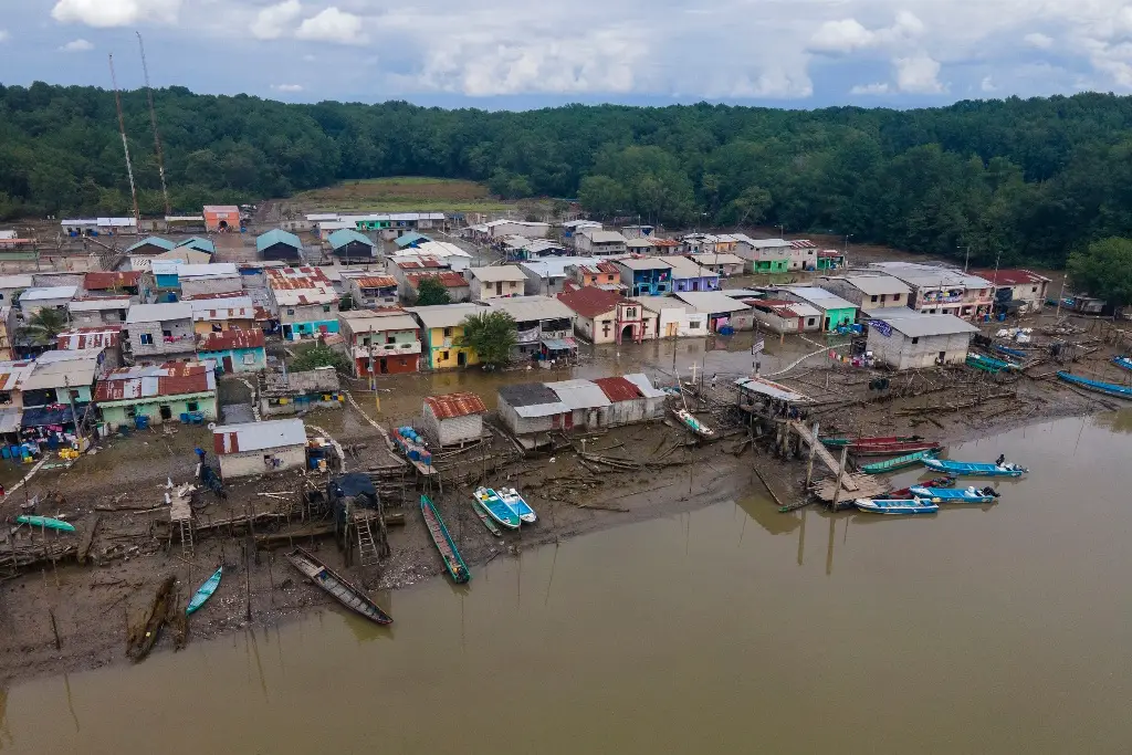 Imagen Tras terremoto, están con el agua hasta la cintura en comunidades afectadas de Ecuador