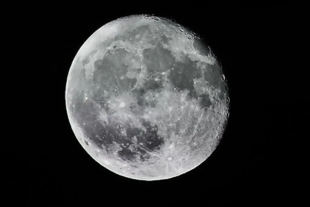 Imagen Científicos descubren nuevas evidencias de agua en la Luna