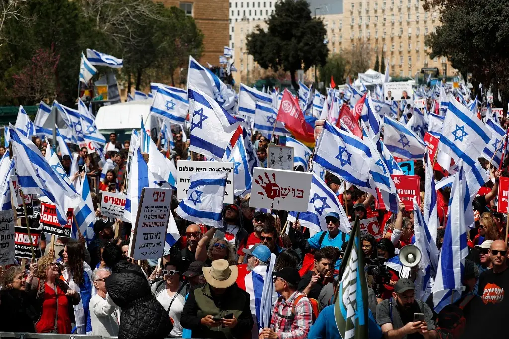 Imagen Primer ministro de Israel pausa reforma judicial presionado por protestas masivas