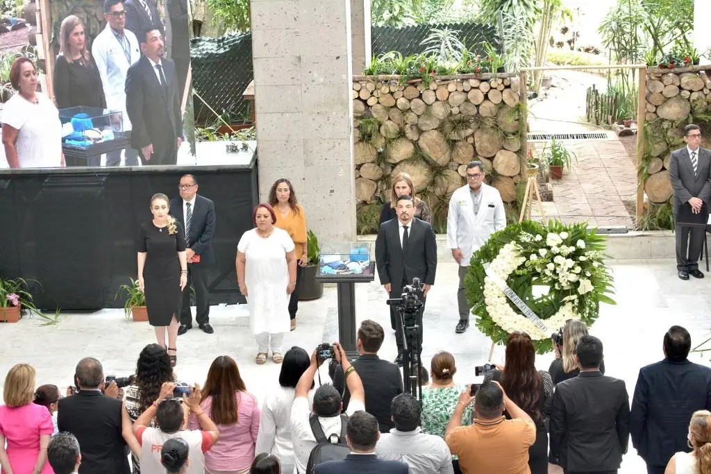 Imagen Rinden homenaje a médicos de la Salud de Veracruz que murieron durante pandemia del COVID