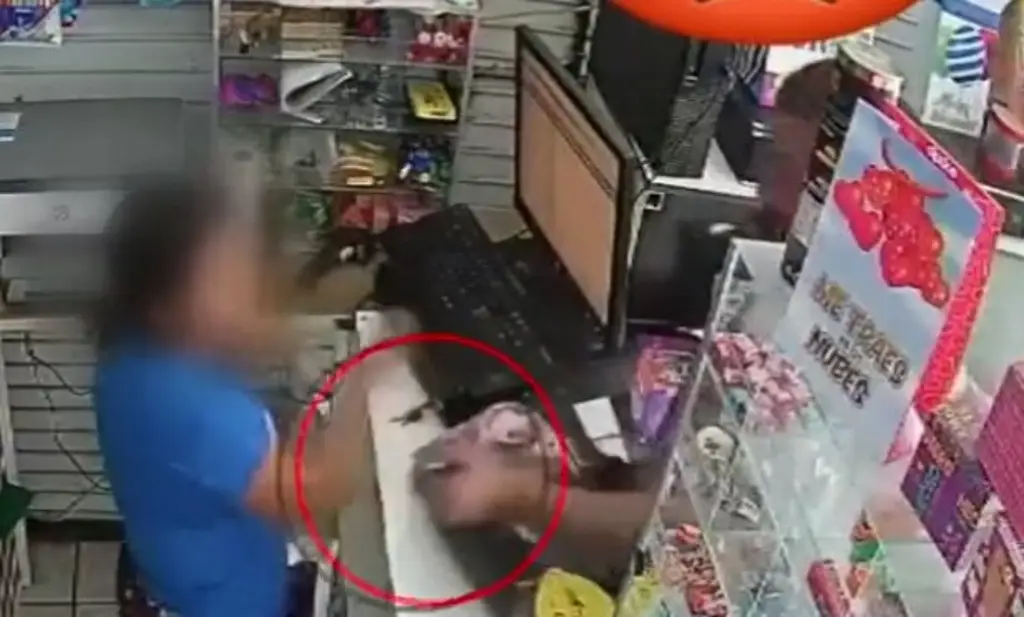 Imagen Armado con un cuchillo, así asaltó una tienda de abarrotes (+Video)