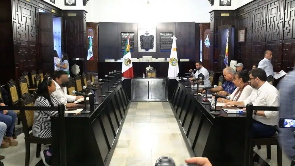 Imagen No podemos compartir la mesa con un presunto violador: regidoras abandonan sesión de cabildo