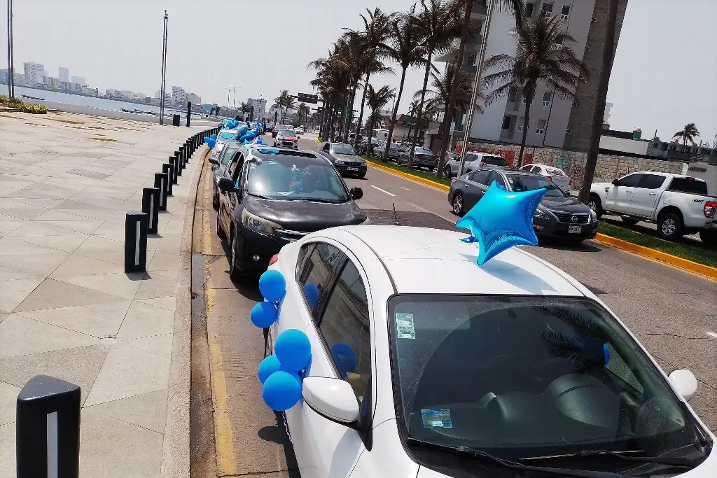 Caravana Por El Día Mundial De La Concientización Sobre El Autismo En