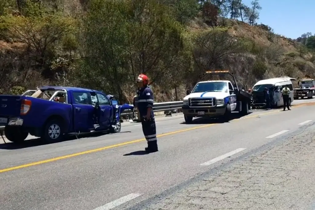 Fatal Accidente Carretero Deja 13 Muertos, Entre Ellos 3 Menores - Xeu ...