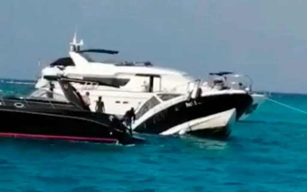 Imagen Se hunde yate con 15 personas en Isla Mujeres
