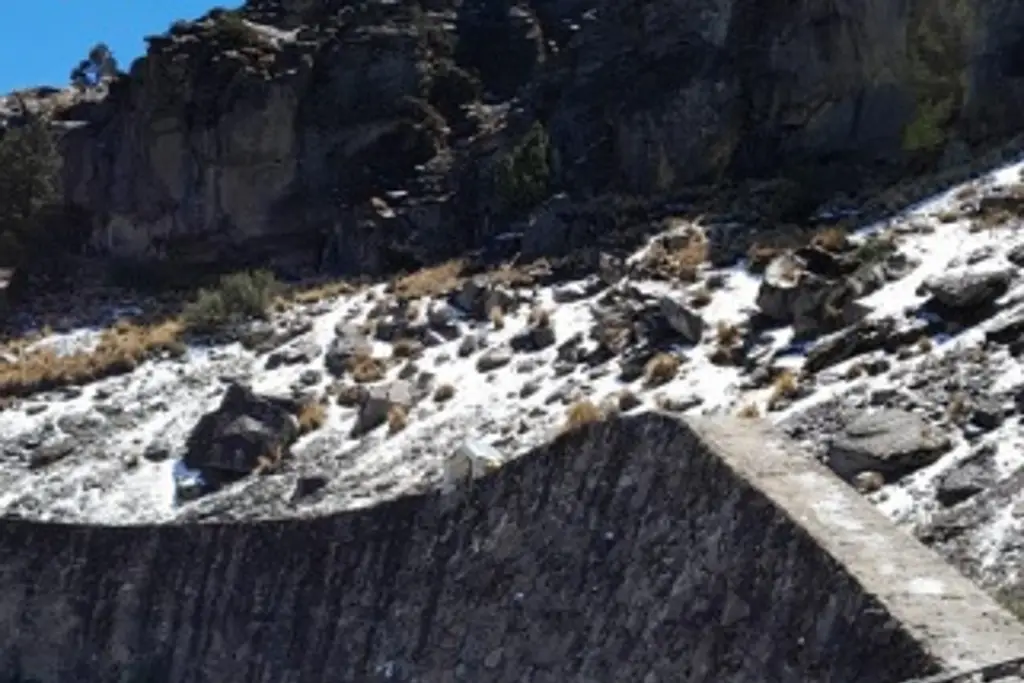 Imagen Se registra caída de nieve en zona del Cofre de Perote 