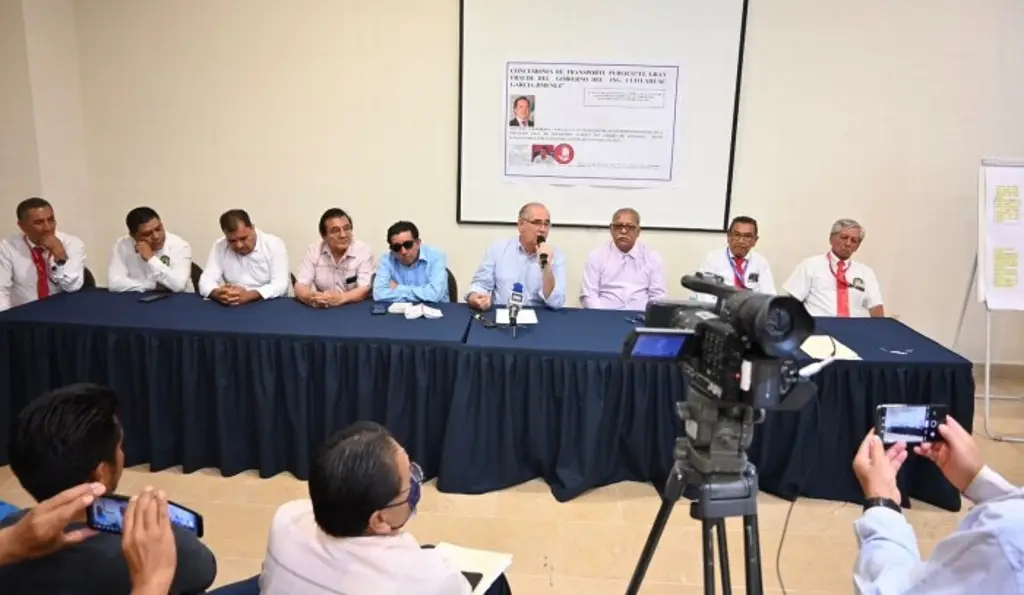 Imagen Taxistas denuncian fraude en transporte público en entrega de permisos y concesiones