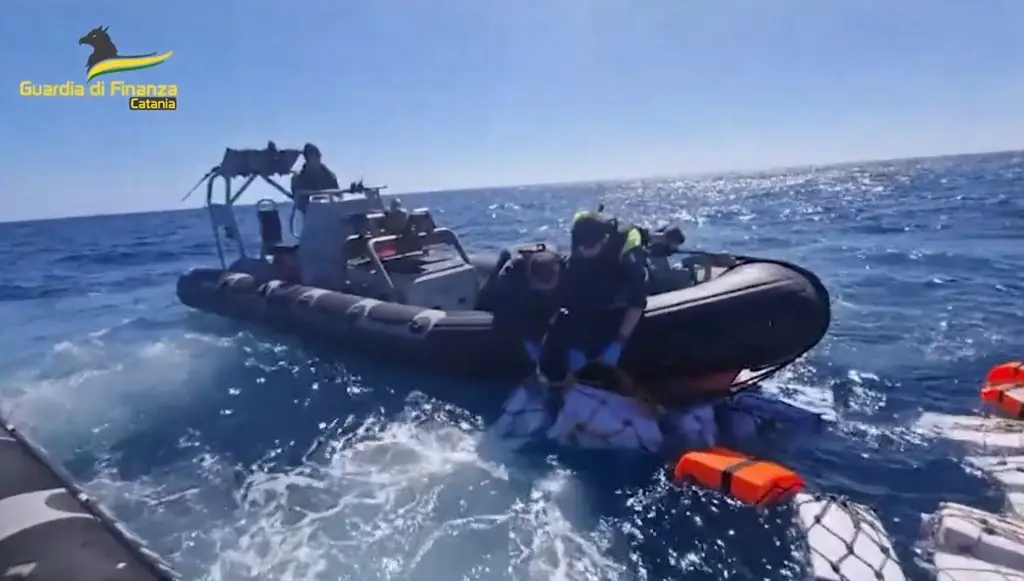 Imagen Policía de Italia halla dos toneladas de cocaína flotando en el mar