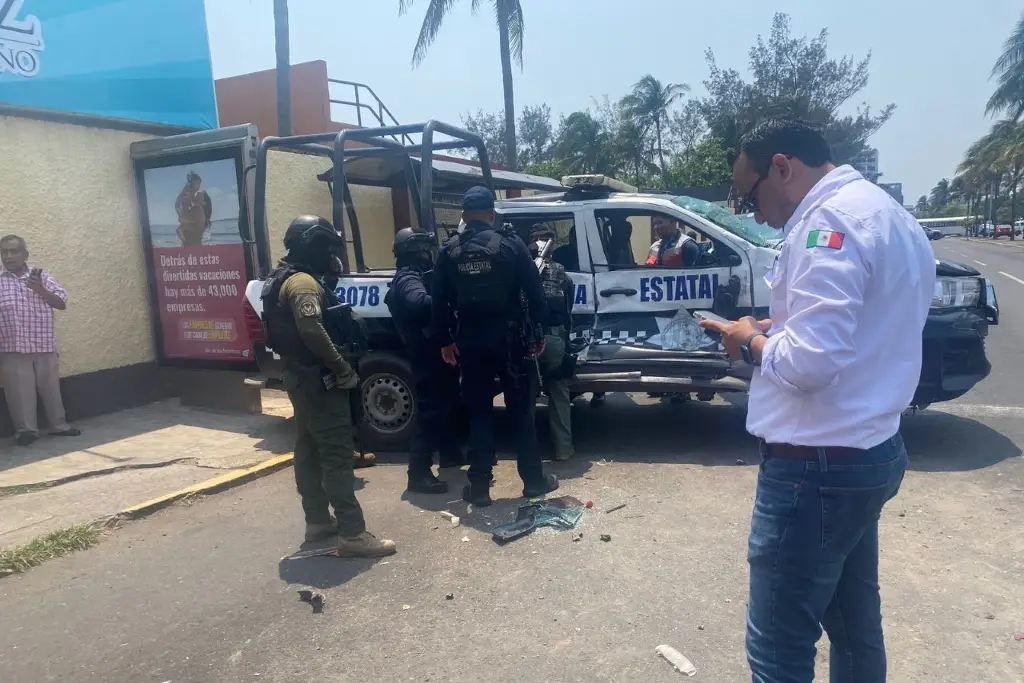 Policía Queda Prensado Al Chocar Contra Urbano En Boca Del Rio Xeu