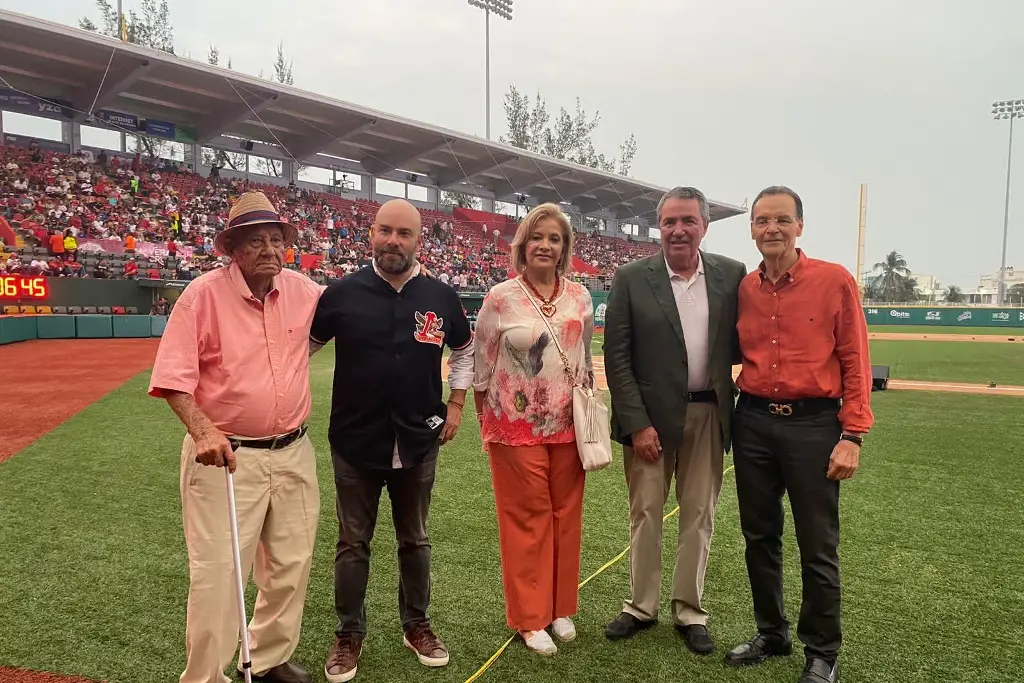 Imagen Águila de Veracruz otorga reconocimiento póstumo a Don Fernando Pazos Sosa