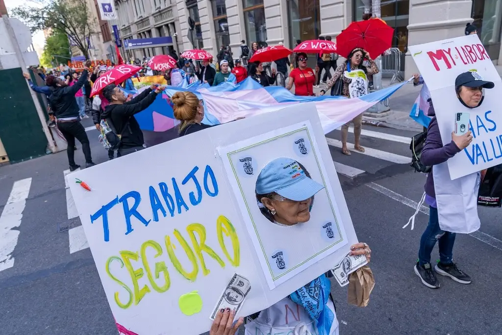 Cientos de latinos marchan por el Día del Trabajo en Nueva York - xeu ...