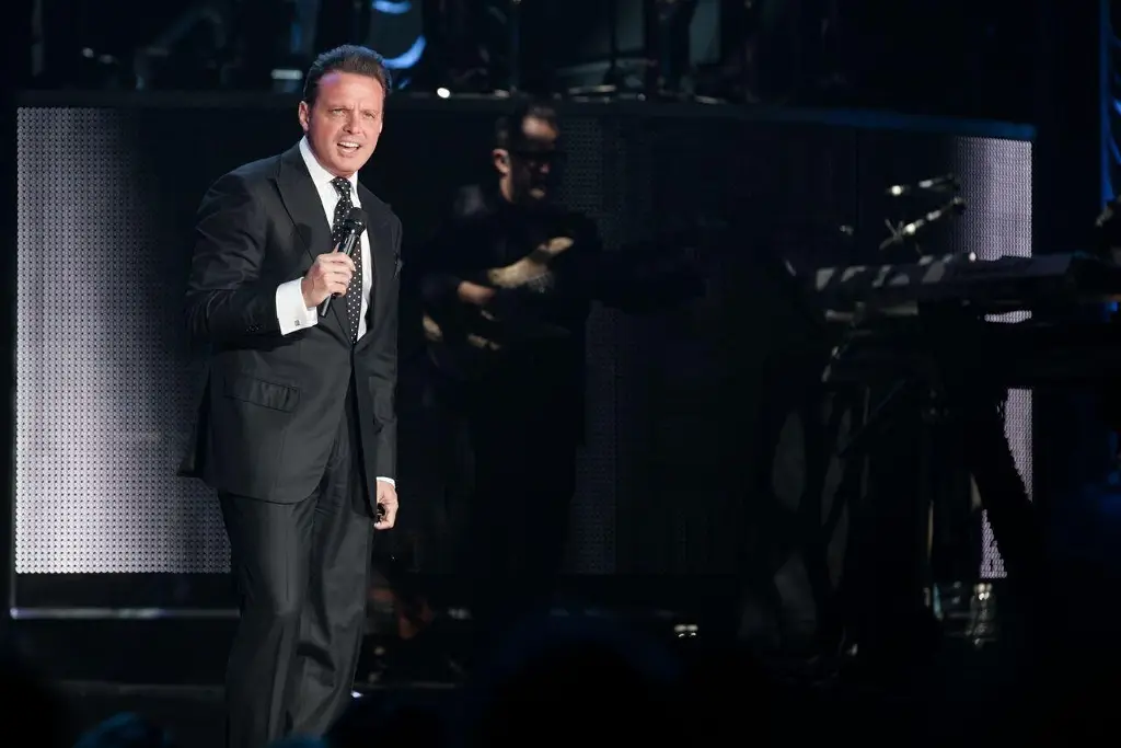 Captan a Luis Miguel en Miami con 20 años menos