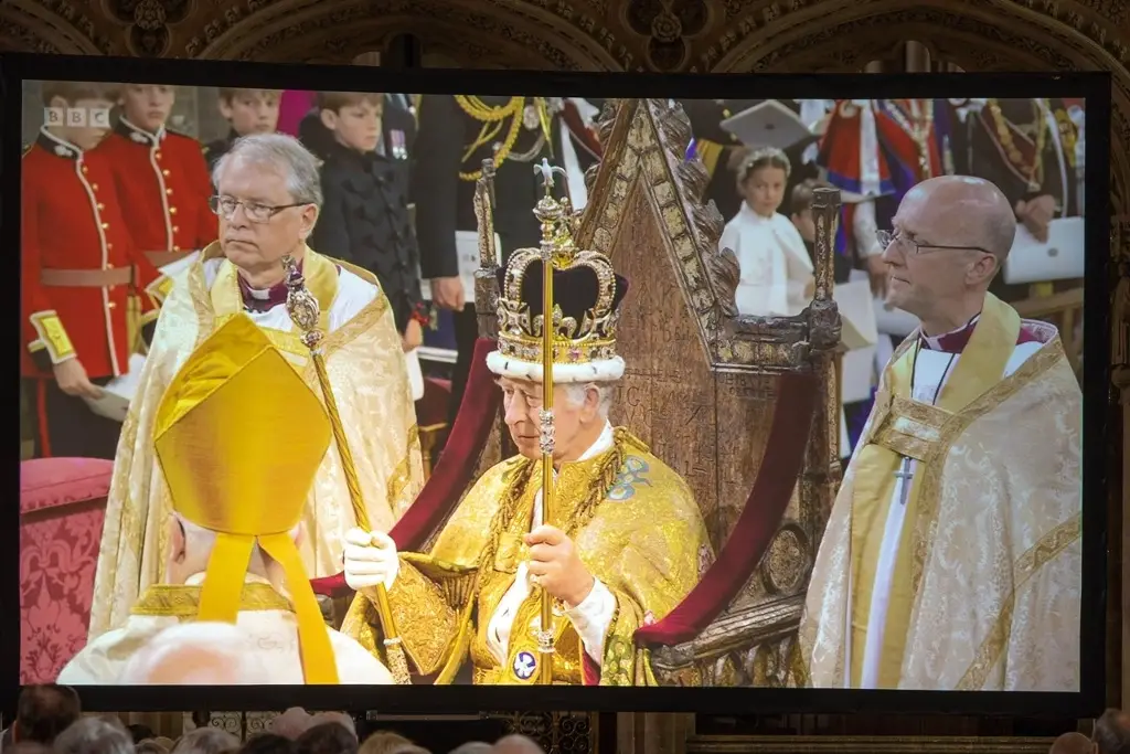 Imagen Coronan a Carlos III como rey del Reino Unido 