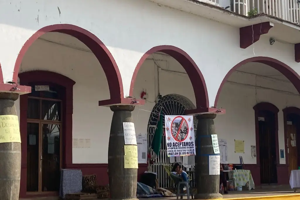 Imagen Sigue tomado el Palacio Municipal de Amatlán, Veracruz 