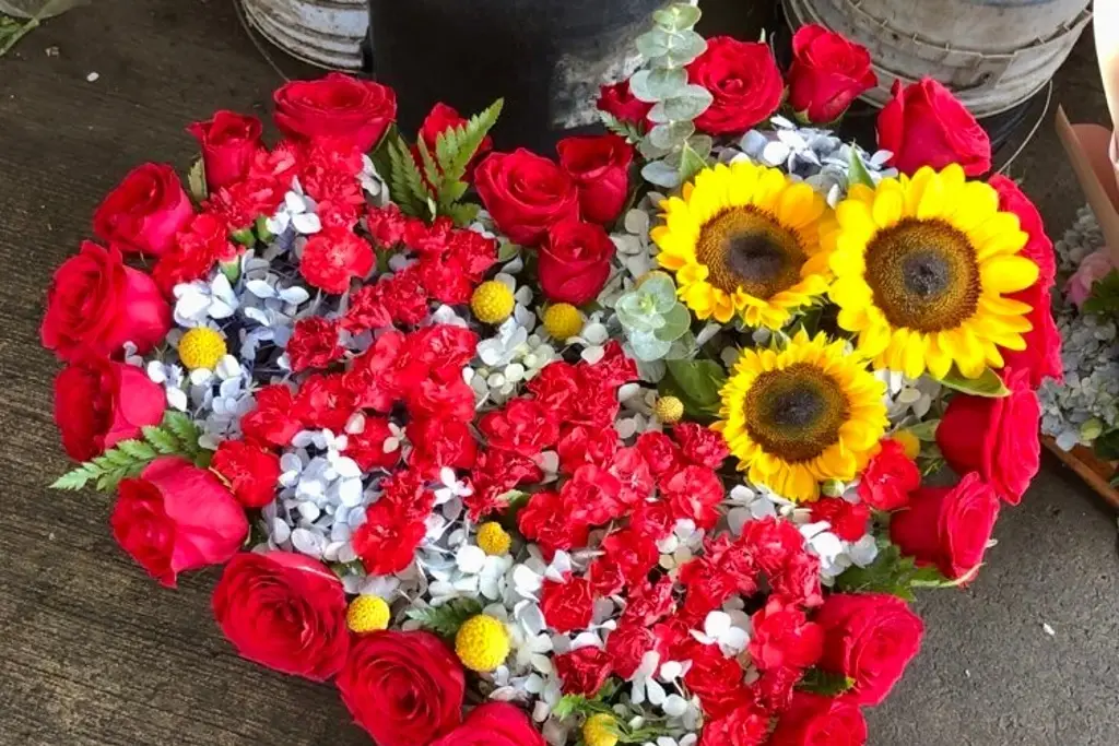 Imagen Llegan en tráiler hasta 2 mil paquetes de rosas por Día de las Madres en Veracruz
