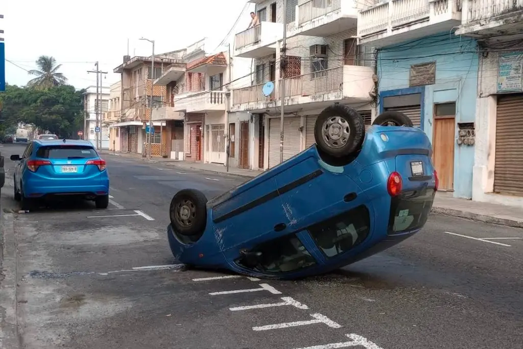Imagen Volcadura en centro de la ciudad de Veracruz 