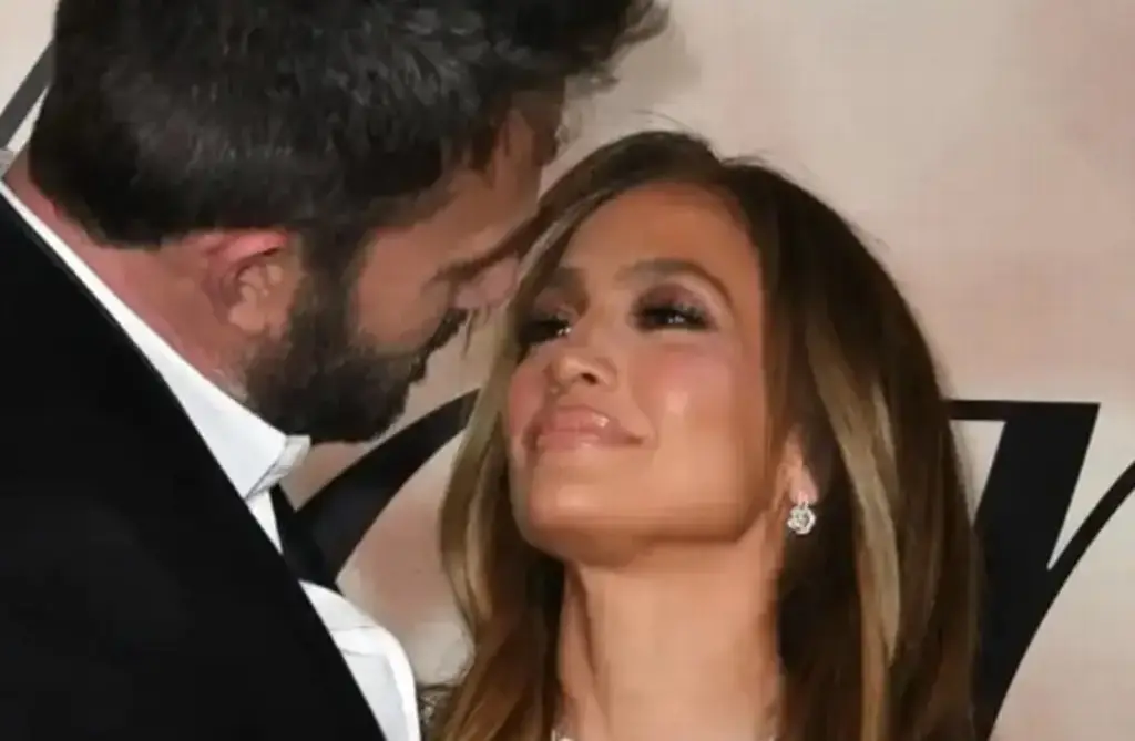 Imagen Captan a Ben Affleck azotándole la puerta del carro a Jennifer López (+Video)