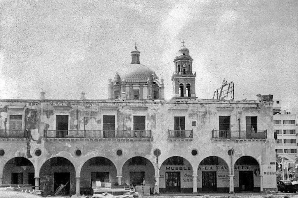 Imagen Invitan a conversatorio “Historia y convivencia en el Portal de Miranda”, en la Fototeca de Veracruz