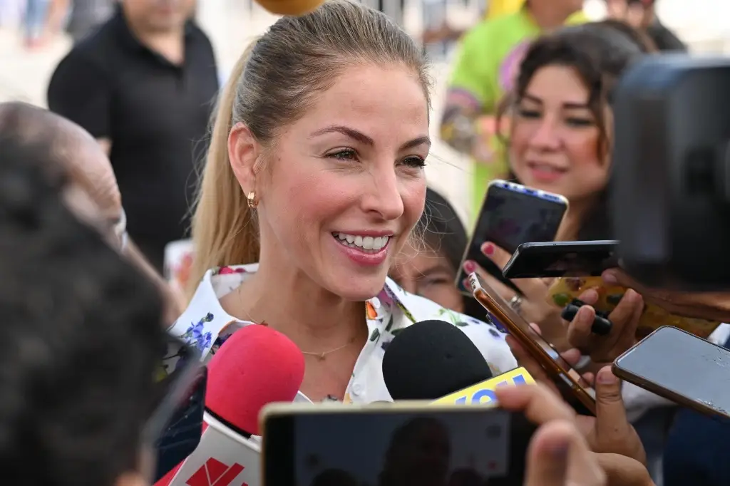 Imagen Urge alcaldesa a CFE exigir solucionar apagones en Veracruz 