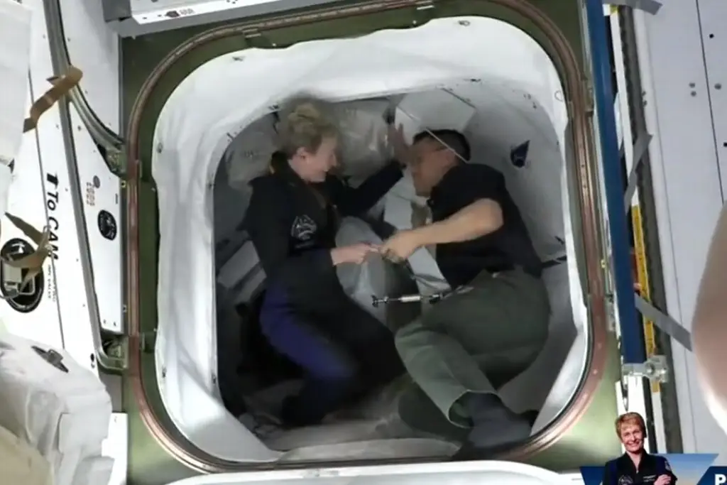 Imagen Los astronautas de la misión privada Ax-2 llegan a la Estación Espacial Internacional