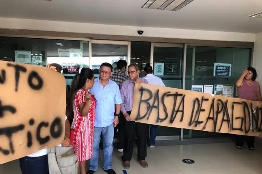 Imagen Se manifiestan contra CFE por apagones en Veracruz 