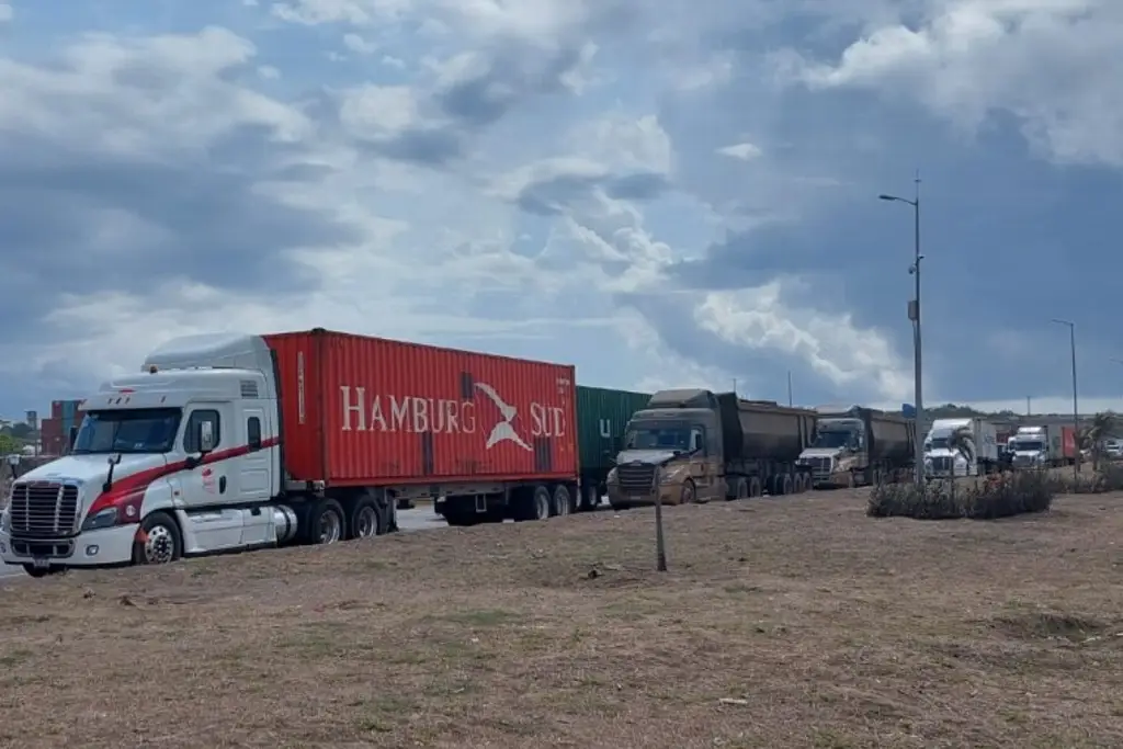 Imagen Operadores ya esperan menos tiempo en el recinto portuario de Veracruz, luego del bloqueo